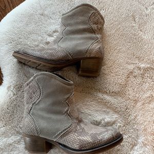 Joseph Seibel grey boots
